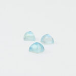 Blue topaz and mother of pearl cushion cabochon 4.5mm